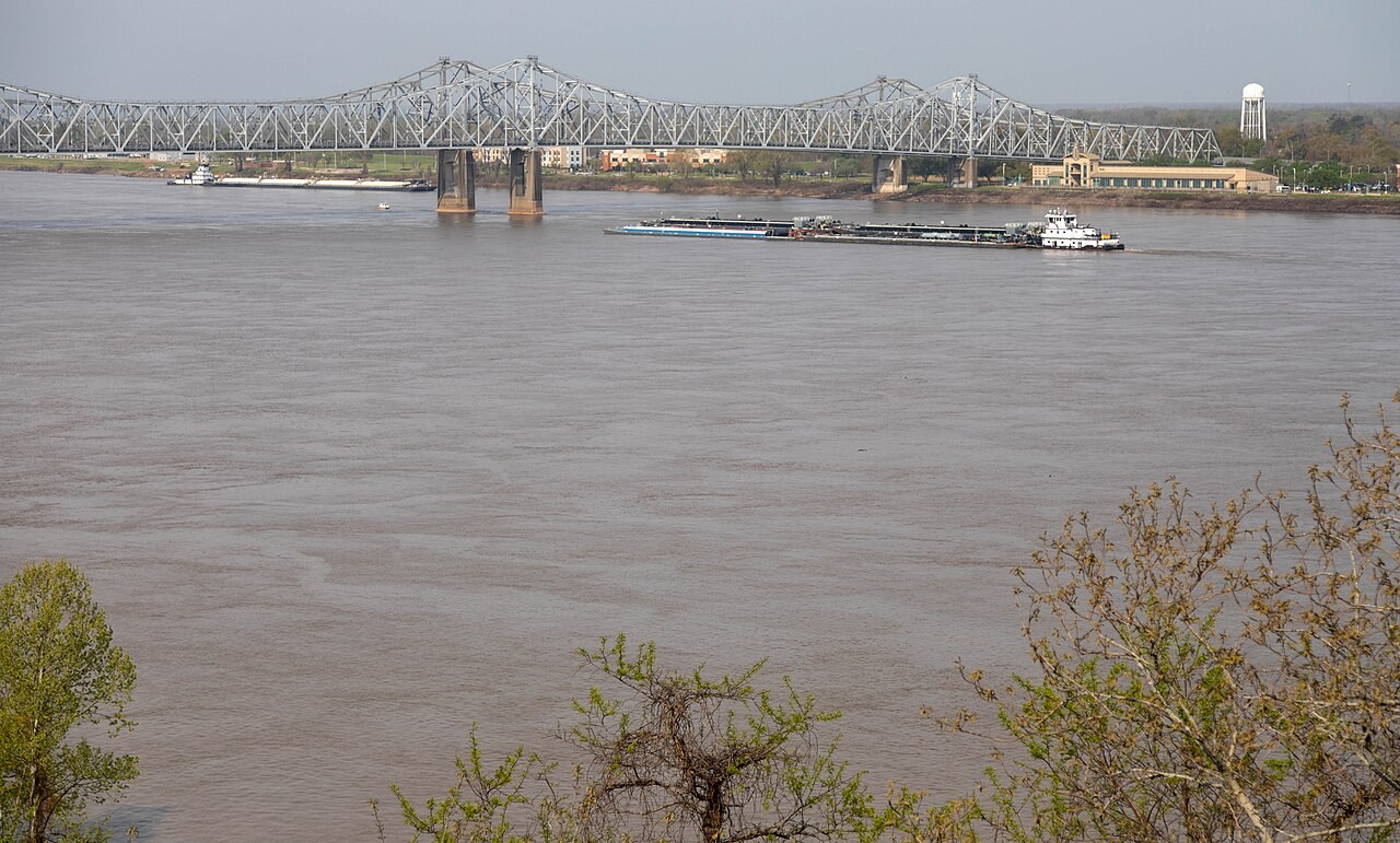 The Mississippi River and Natchez–Vidalia Bridge seen from Natchez, Mississippi.